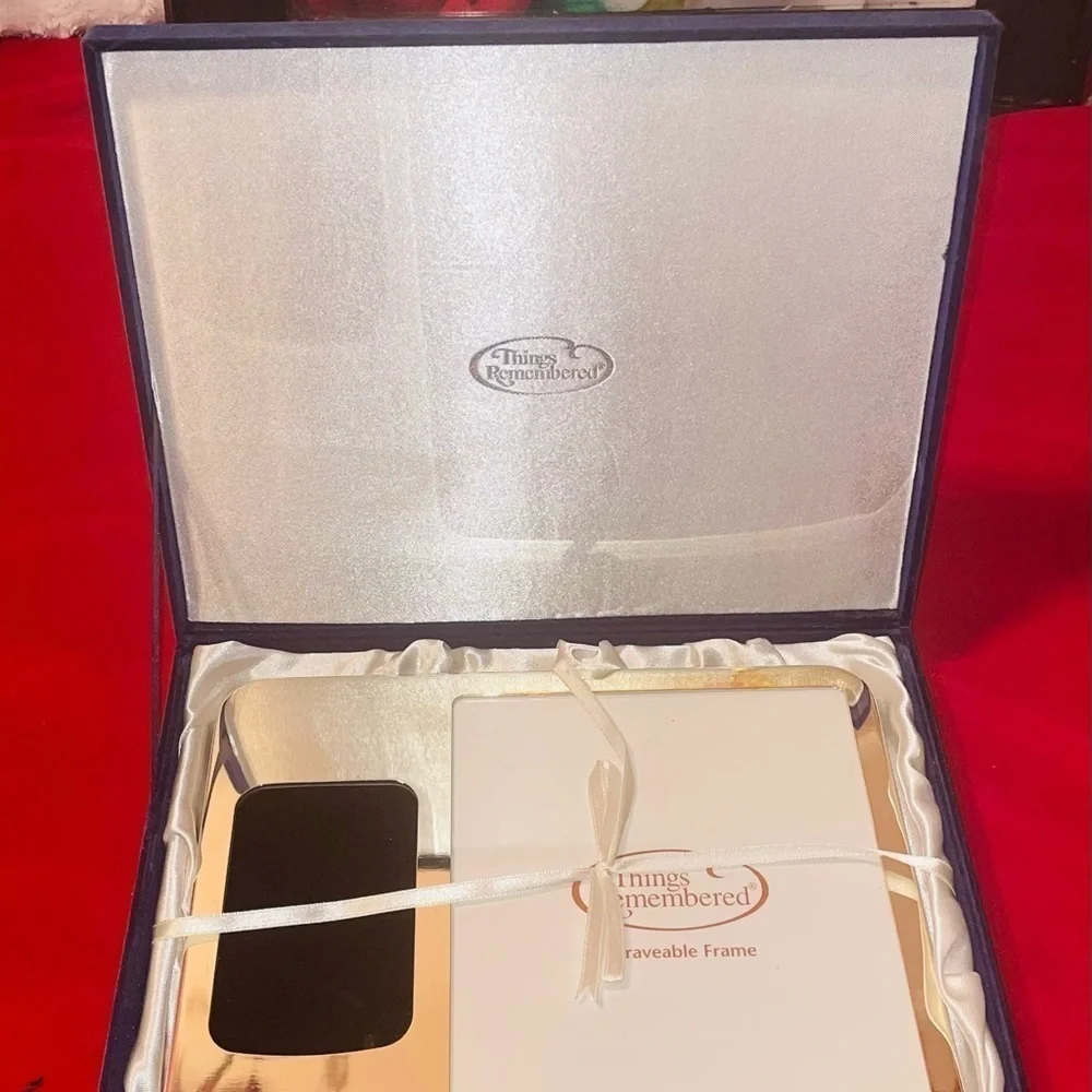 NWT THINGS REMEMBERED ABLE TO BE ENGRAVED METAL PICTURE FRAME WITH SN. N…